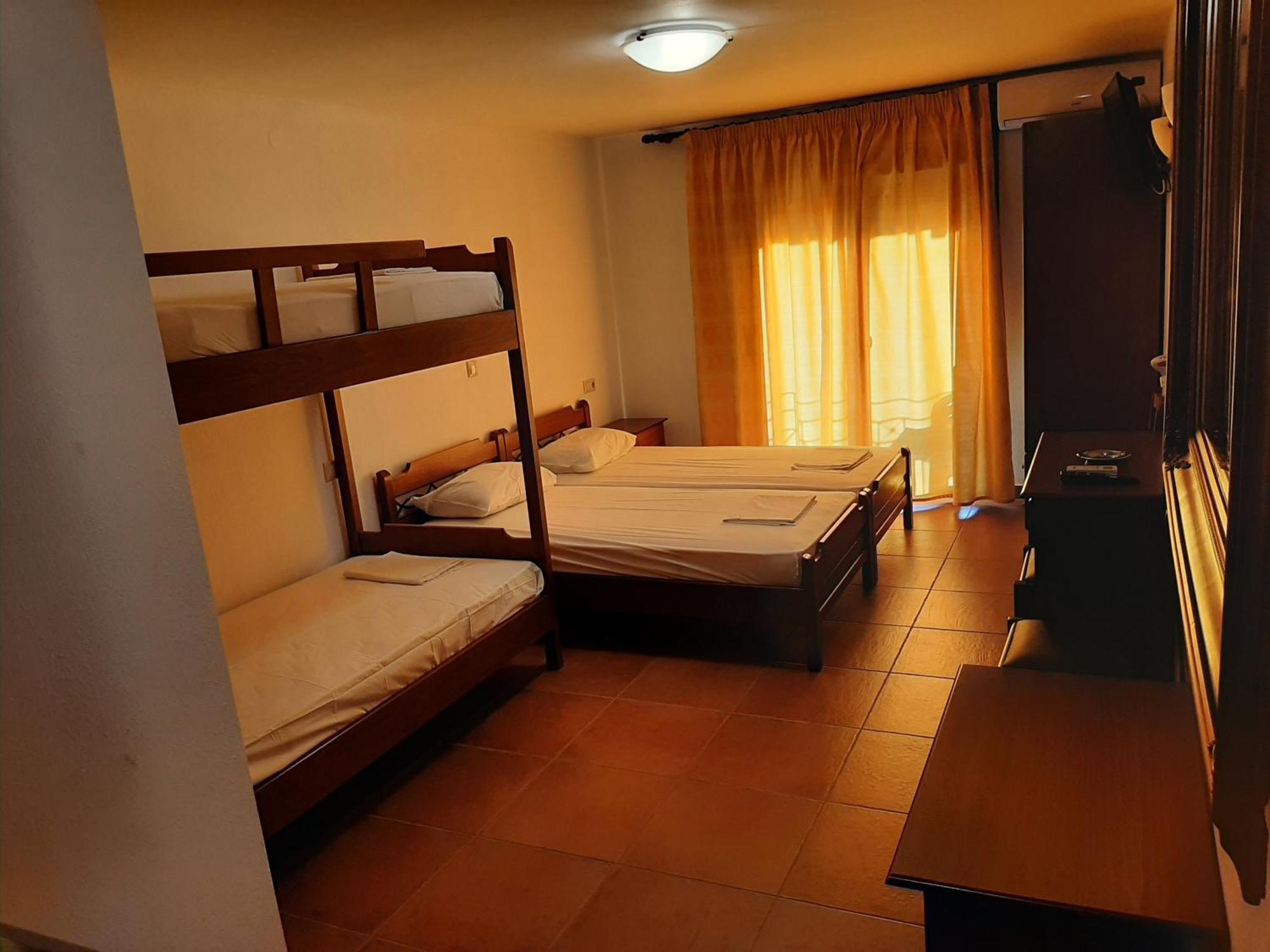 Hotel Kosmas Sárti Quarto foto