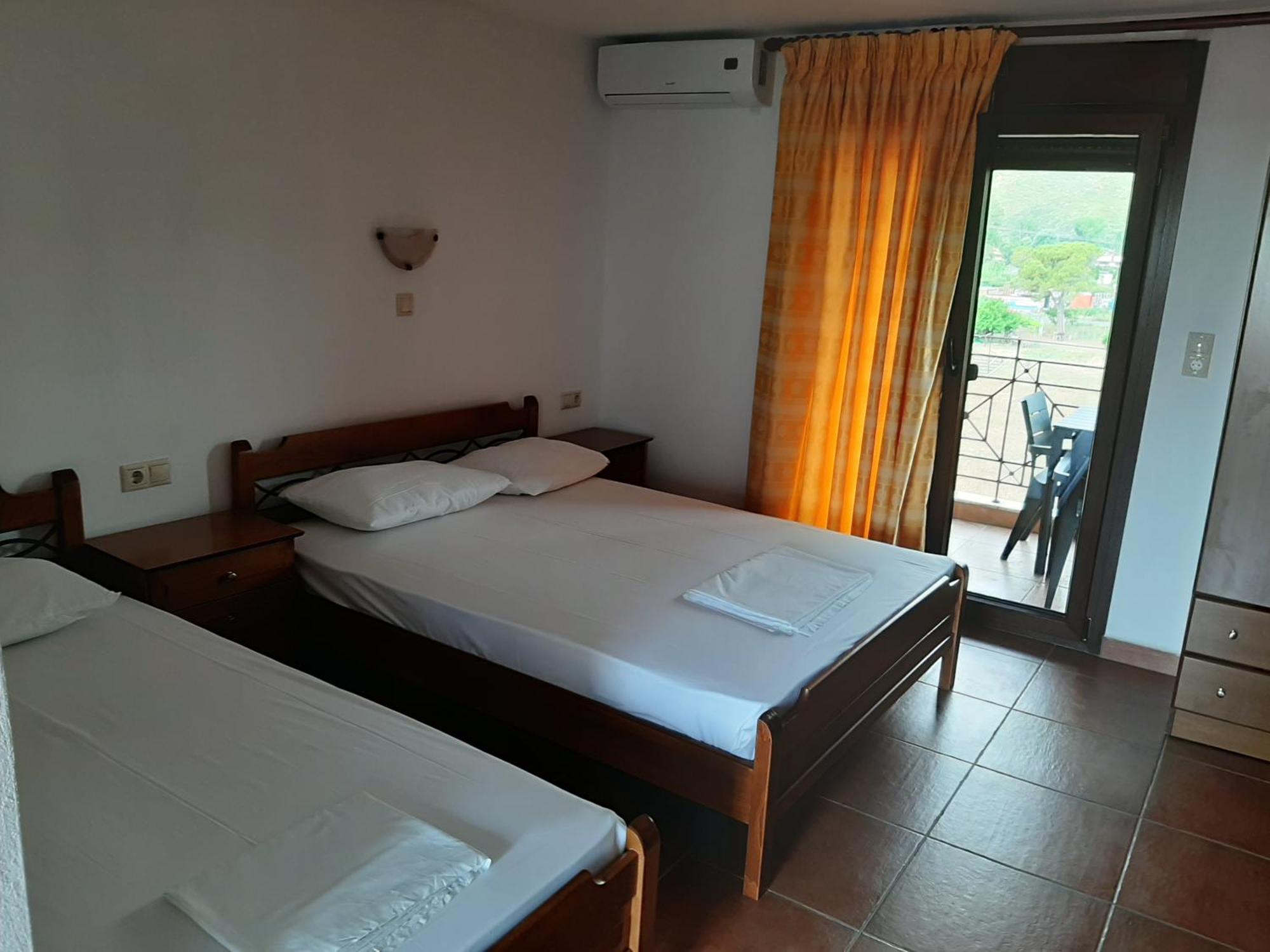Hotel Kosmas Sárti Quarto foto